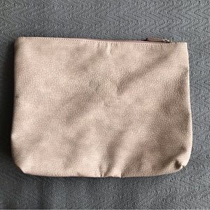 NWOT Free People Faux Leather Pebbled Grain Pouch Sleeve Laptop Tablet Travel